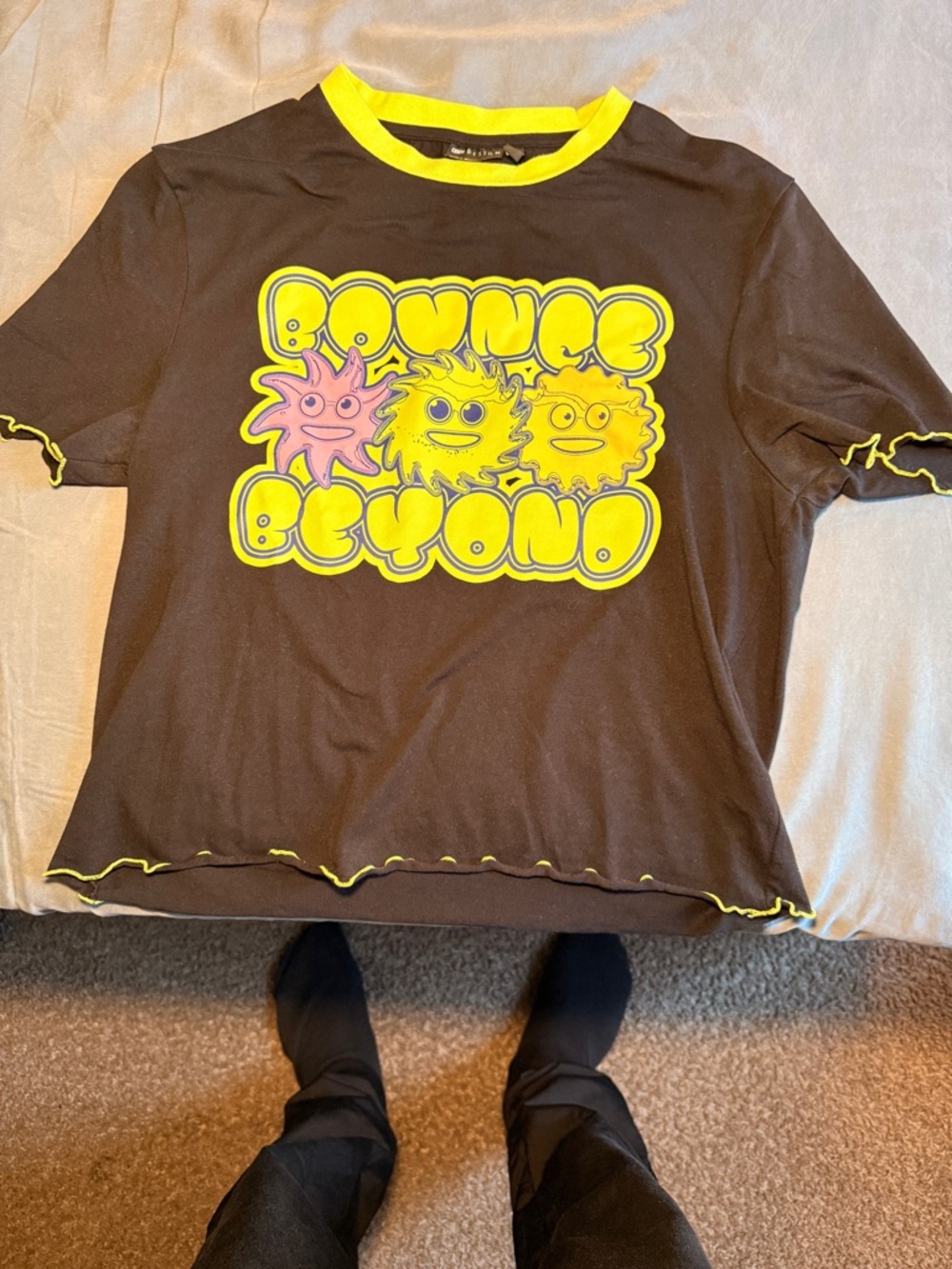 'Bounce Beyond' Graphic Tee - Black with Neon Green & Pink Crop Top GREAT CONDIT